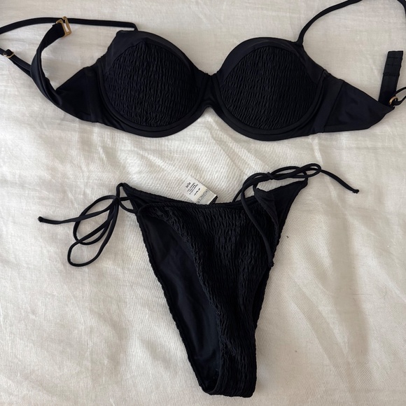 L*Space Bikini Set - Marley Underwire Bikini Top & Aubree Bottoms Smocked Black - Picture 2 of 3